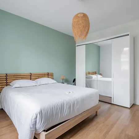 Lägenhet A Bright Cocoon For A Pleasant In *