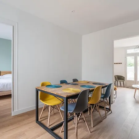 A Bright Cocoon For A Pleasant In Apartmán