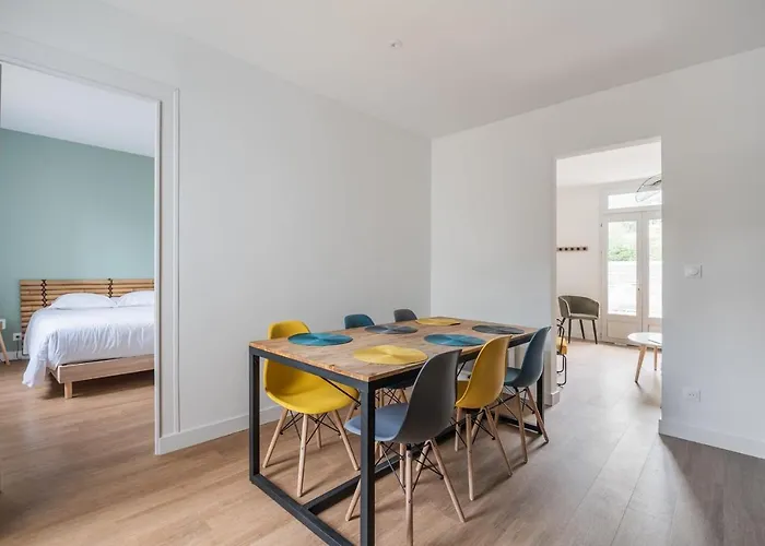 A Bright Cocoon For A Pleasant In דירה