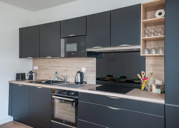 A Bright Cocoon For A Pleasant In ארסשון