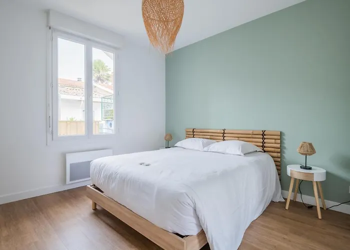 דירה A Bright Cocoon For A Pleasant In *